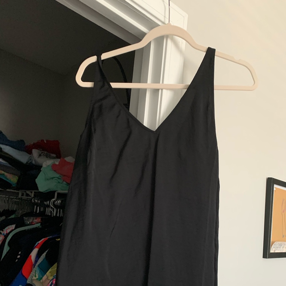 Black H&M v front and back tank